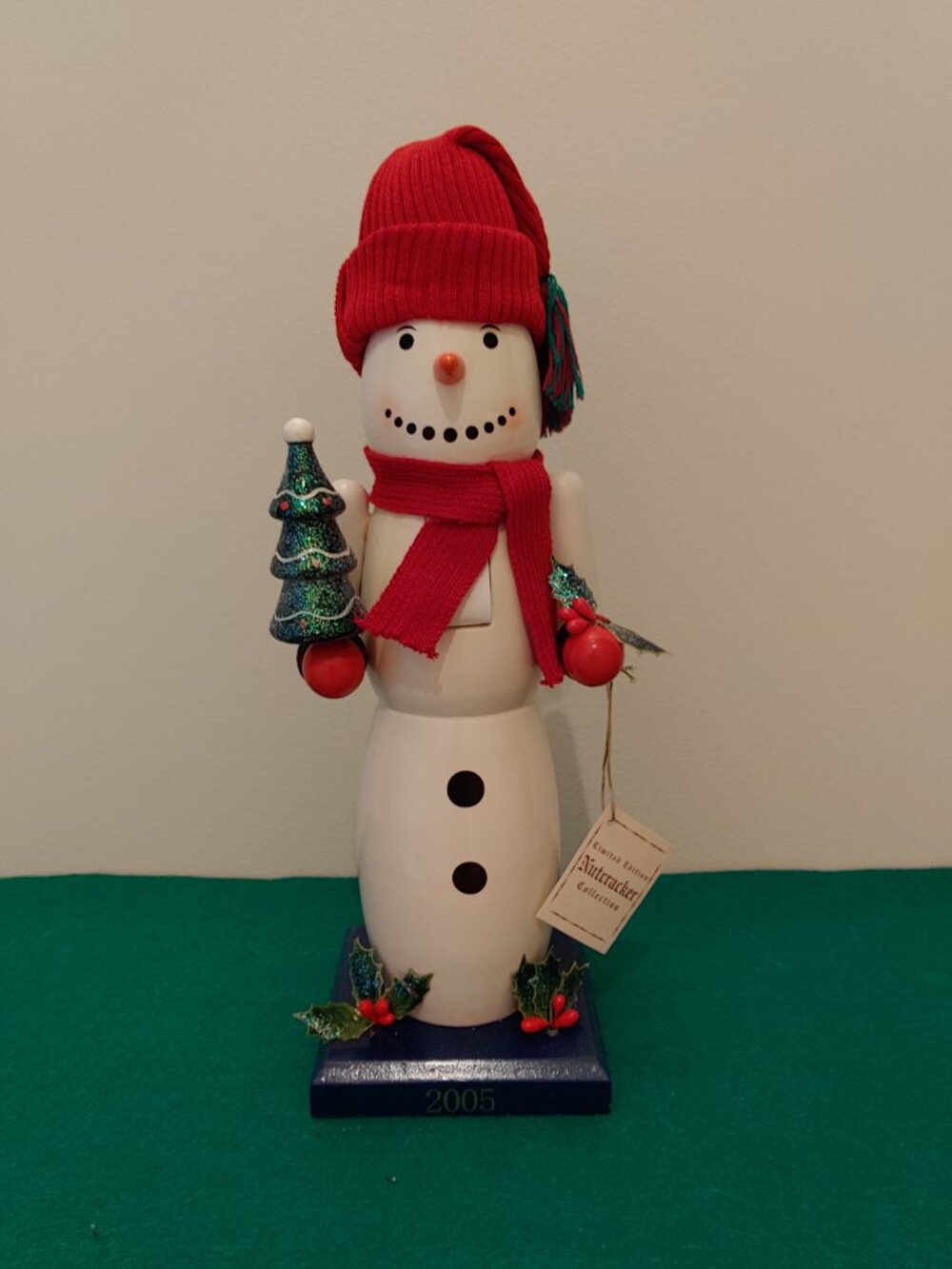 Snowman Nutcracker NWT